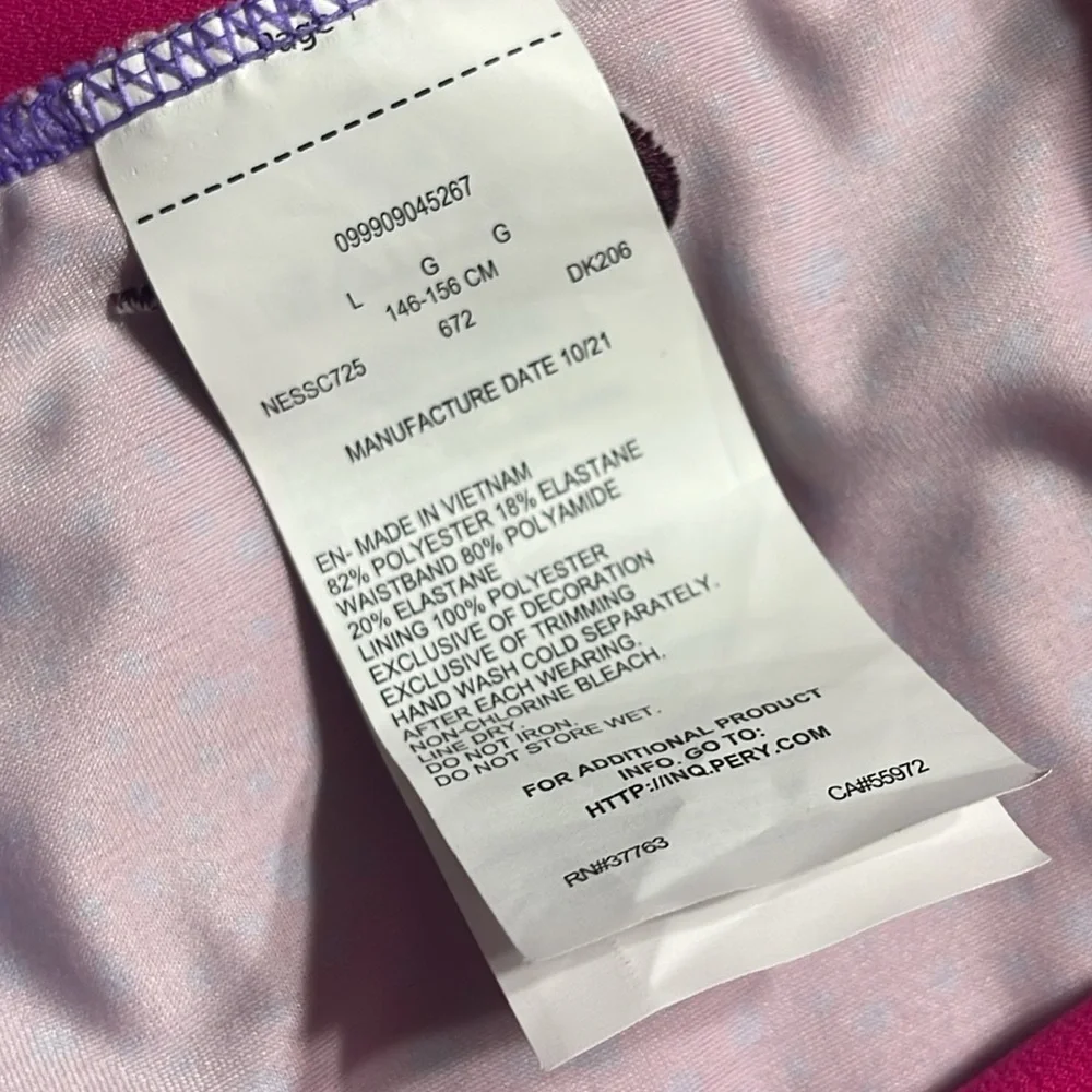 NWOT kid’s Nike swim bottoms L